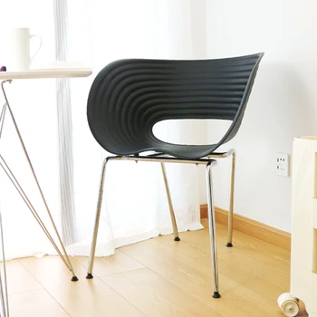 Уличная кухня Скандинавские обеденные стулья Пластиковые Современный Металлический дизайн Обеденные стулья ручной работы Эргономичный туалетный столик Sillas Мебель для дома DQ